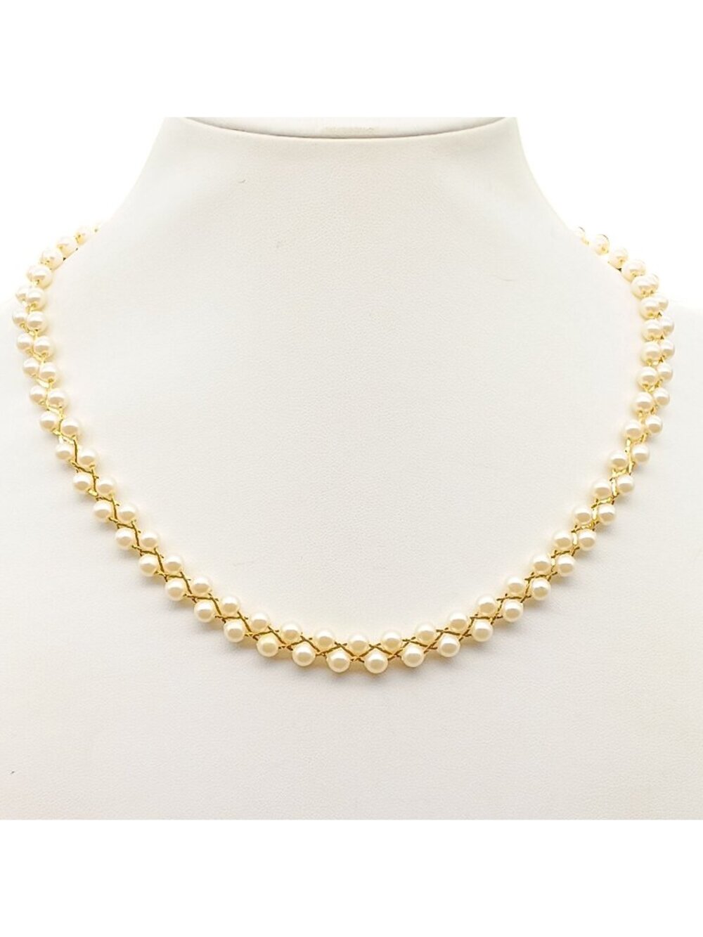 Gold-Plated Faux Pearl Necklace With Interlocking Design Vintage Elegant Jewelry